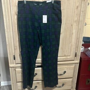 Croft and Barrow Plaid Pants in Green and blue